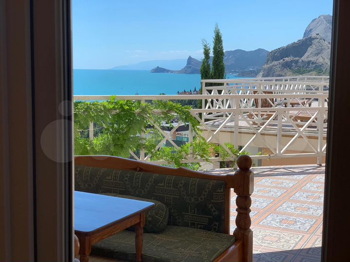 Комната 57 м², 1/4 эт.