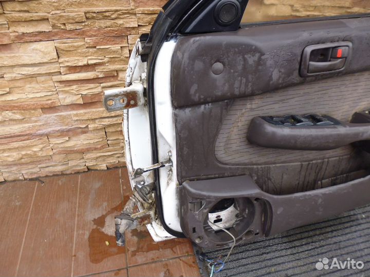 Тойота Карина 190 дверь передняя правая 1992-1998