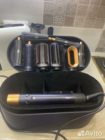 Стайлер dyson в кейсе