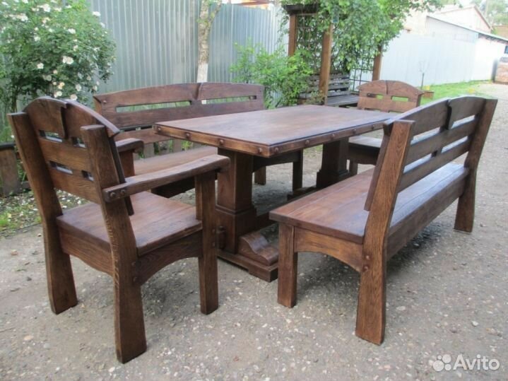 Стол и стулья