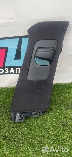 Обшивка центральной стойки правая Tesla Model X