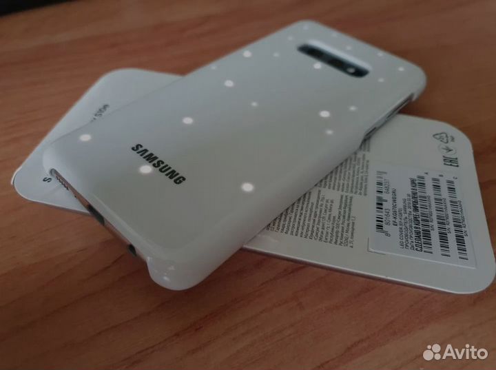 Оригинальный чехол LED Cover для Samsung s10e