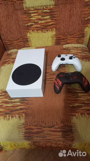 Продаю xbox серия S игровая приставка