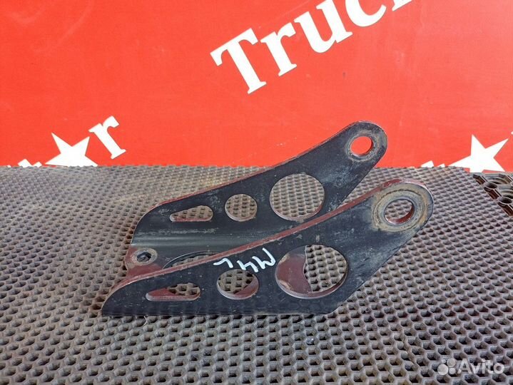 Кронштейн амортизатора переднего