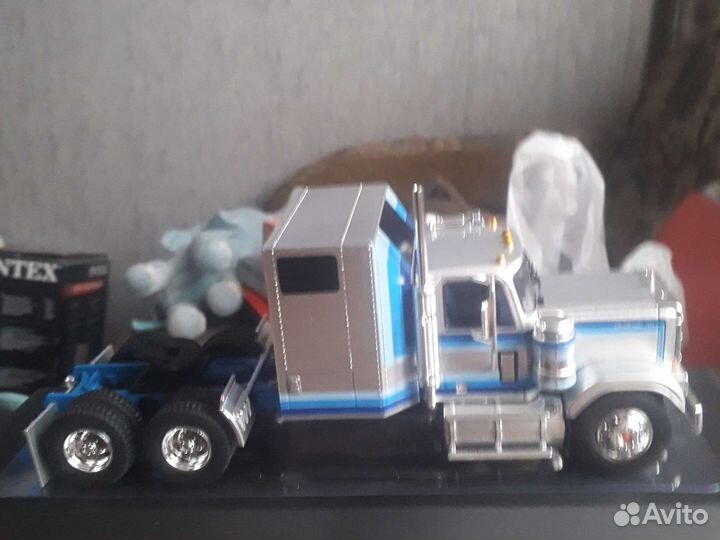 Модель грузовика GMC General