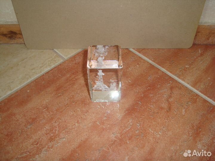 Стеклянный сувенир с лазерной гравировкой