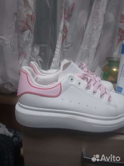 Кроссовки новые 38 р супер