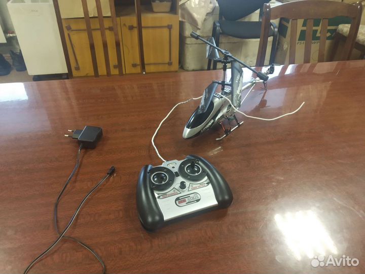 Вертолет игрушка