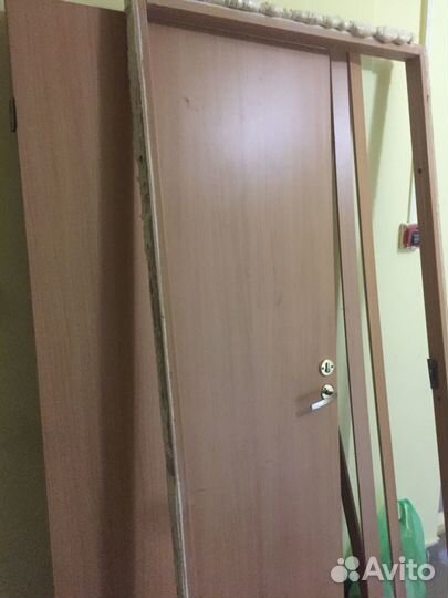 Дверь входная деревянная б/у