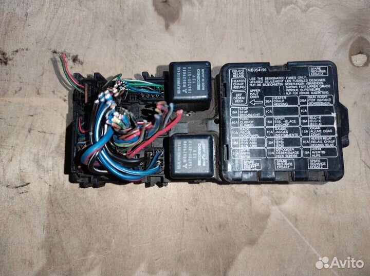 Блок предохранителей Mitsubishi Galant 7