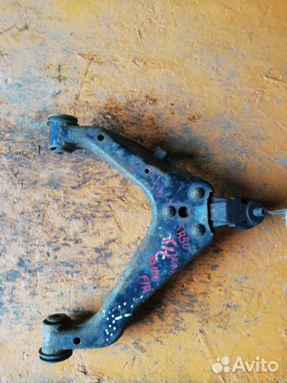 Рычаг нижний передний правый Toyota Noah SR50