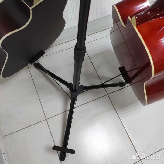 Гитарная стойка для 3 гитар новая