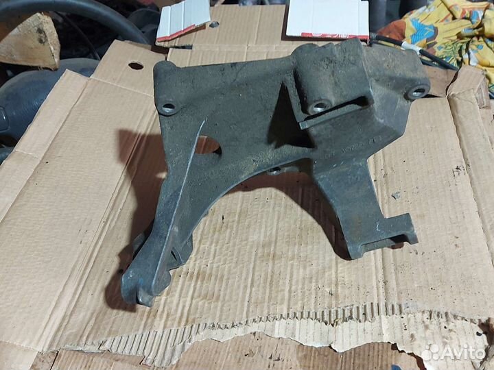 Кронштейн генератора Ford Focus 1 1.8 TDI