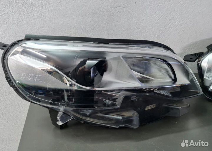 Peugeot Expert Traveller фара ксенон xenon