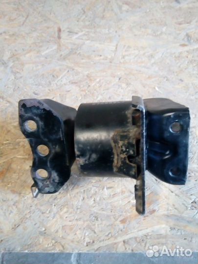 Подушка двигателя левая Hyundai Getz