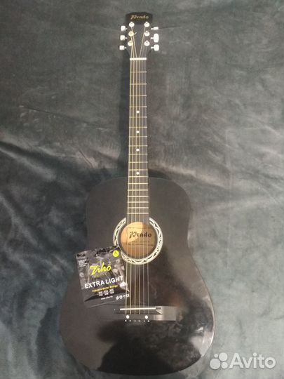 Акустическая гитара 