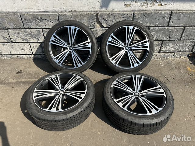 R20 Vredestein Ultrac Satin 235/45, PCD 5x112 DIA 57.1