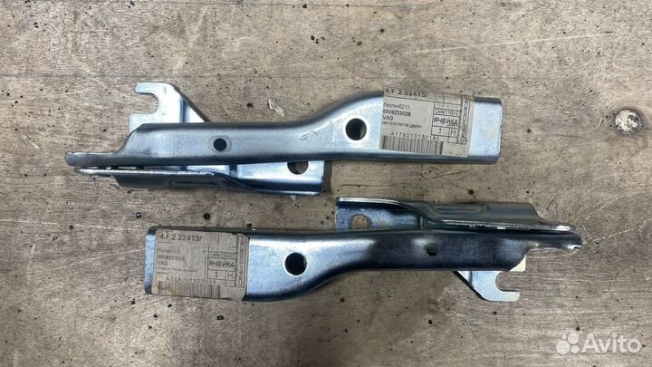 6R0823302B Петля капота правая Volkswagen Polo