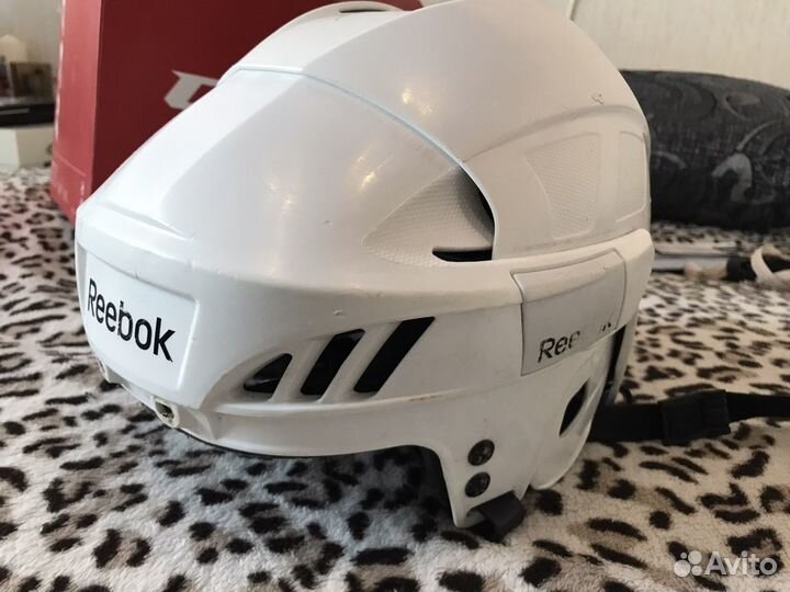 Хоккейный шлем