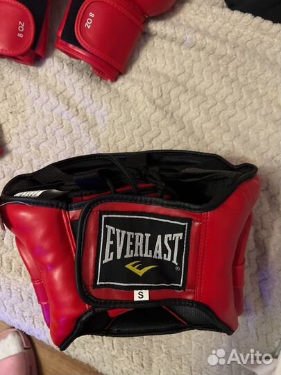 Боксерские перчатки шлем и наколенники everlast