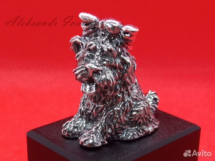 Статуэтка собачка, фигурка на подставке из