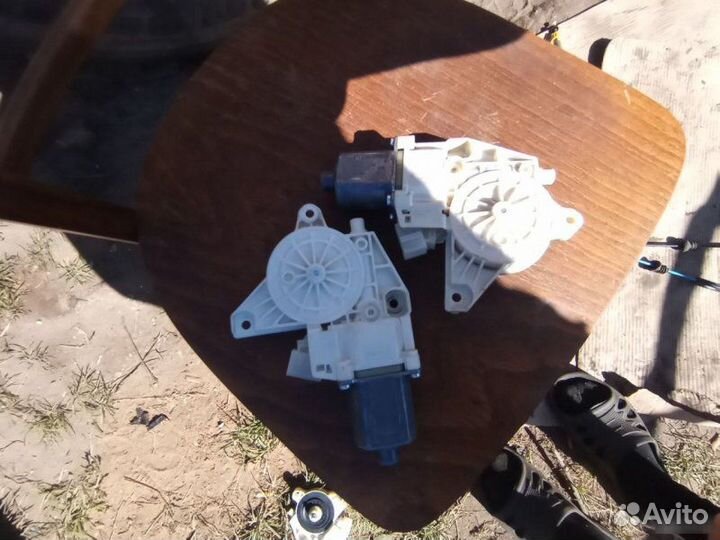 Моторчик стеклоподъемника задний Mercedes-Benz