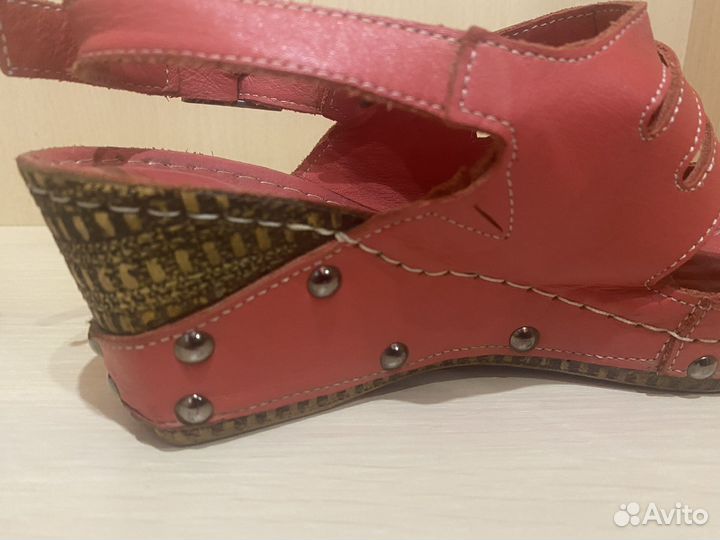 Босоножки женские кожаные
