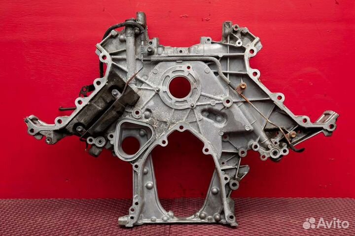 Крышка двигателя передняя Toyota Land Cruiser 200