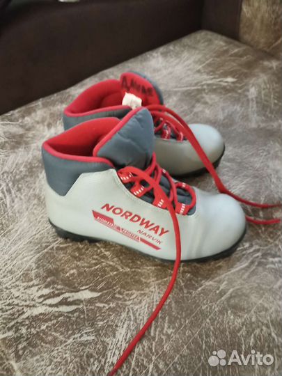 Лыжные ботинки 33