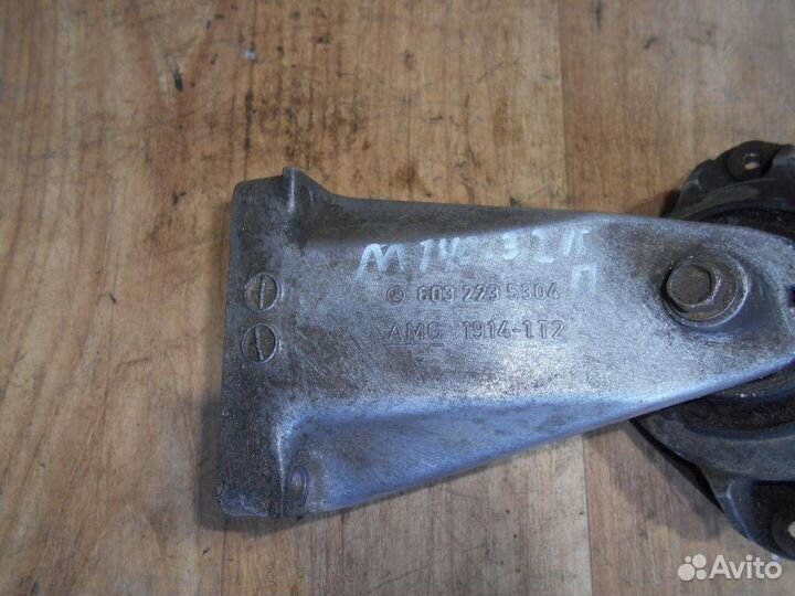 Кронштейн двигателя правый Mercedes Benz W140 199