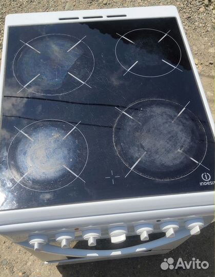 Электрическая плита Indesit стеклокерамика