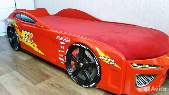 Детская кровать машина