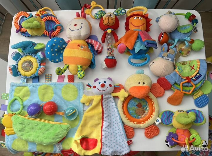 Фирменные игрушки для малыша 0-12 мес., пакетом