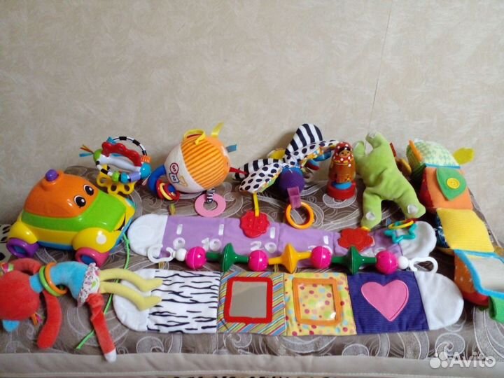 Игрушки развивающие малышам