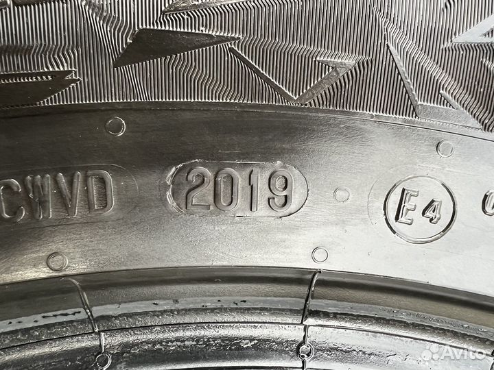 Continental IceContact 3 215/65 R16 102T