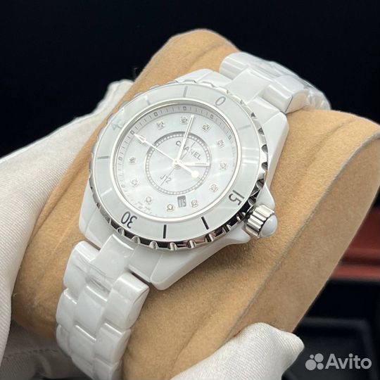 Часы Chanel J12