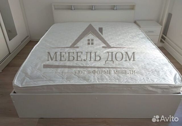 Кровать с матрасом