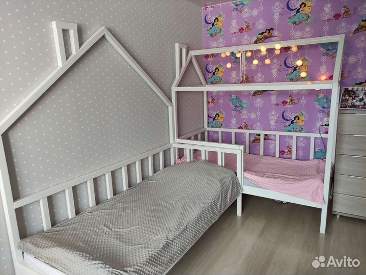 Детская кроватка домик