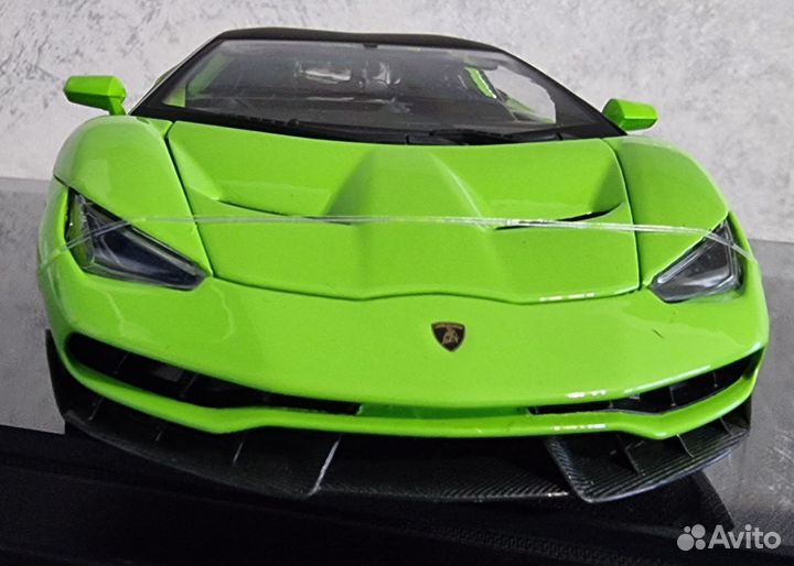 Коллекционная модель Lamborghini Centenario 1:18