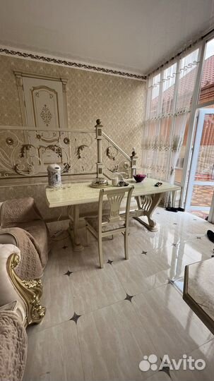 Стол и стулья