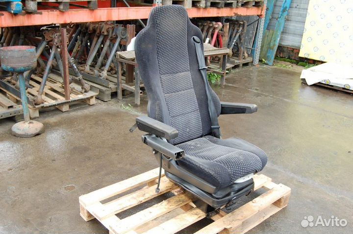 Кресло водительское пневматическое 9439102502 merc