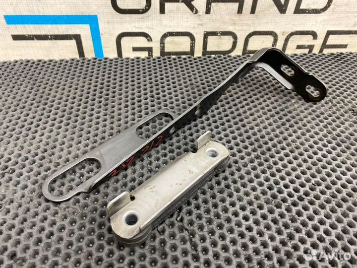 Кронштейн глушителя Mercedes-Benz E-Class W212