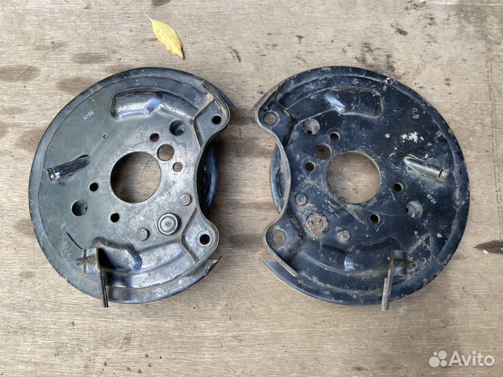 Щиток тормозного диска задний Mitsubishi Lancer 9