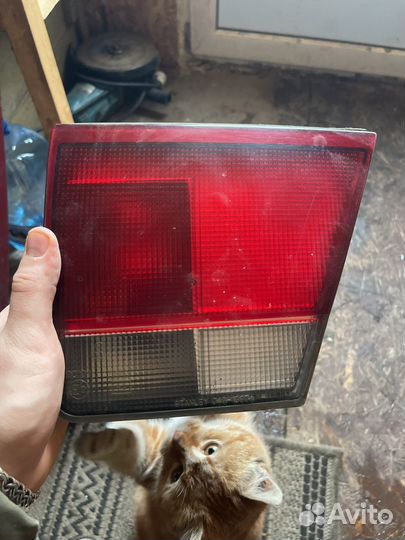 Фонарь правый в крышку багажника mazda 626