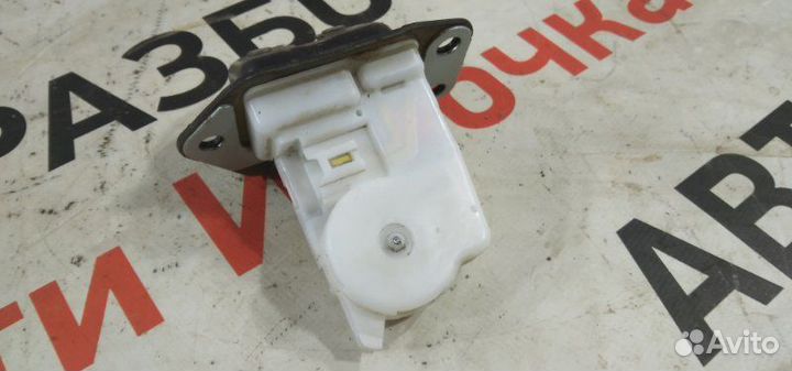 Замок багажника Nissan Juke HR16 2012