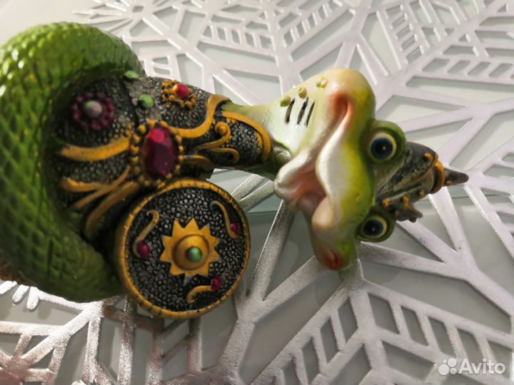Статуэтка змея