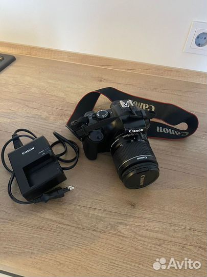 Зеркальный фотоаппарат Canon 1100 D