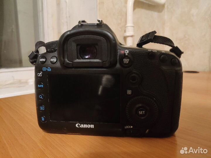 Зеркальный фотоаппарат Canon 5D mark iii