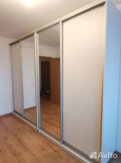 Шкаф-купе 4-х дверный. 280/220/45 см