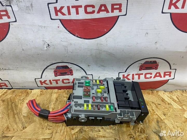 Блок предохранителей салонный Opel Astra J